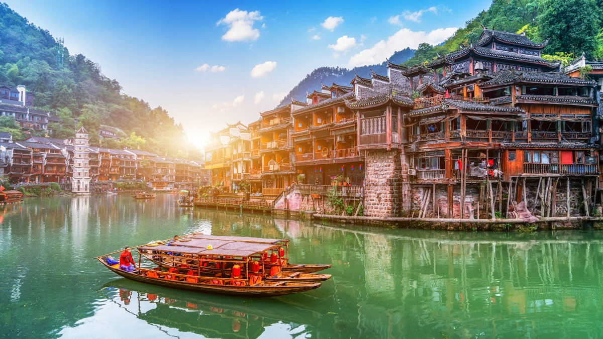 TRƯƠNG GIA GIỚI – THIÊN TỬ SƠN – PHƯỢNG HOÀNG CỔ TRẤN (6N5Đ)